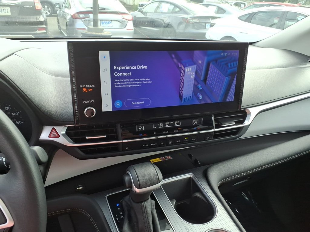 Used 2025 Toyota Sienna XLE FWD image 9