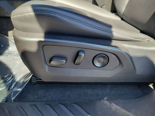 Used 2024 GMC Canyon Elevation w/ Elevation Premium Package image 15