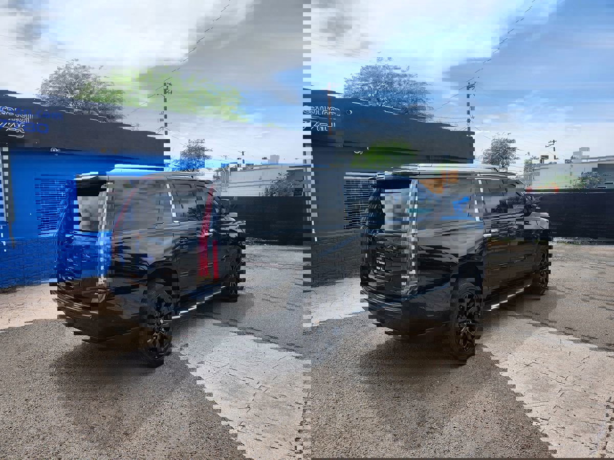 Used 2017 Cadillac Escalade ESV Luxury image 10