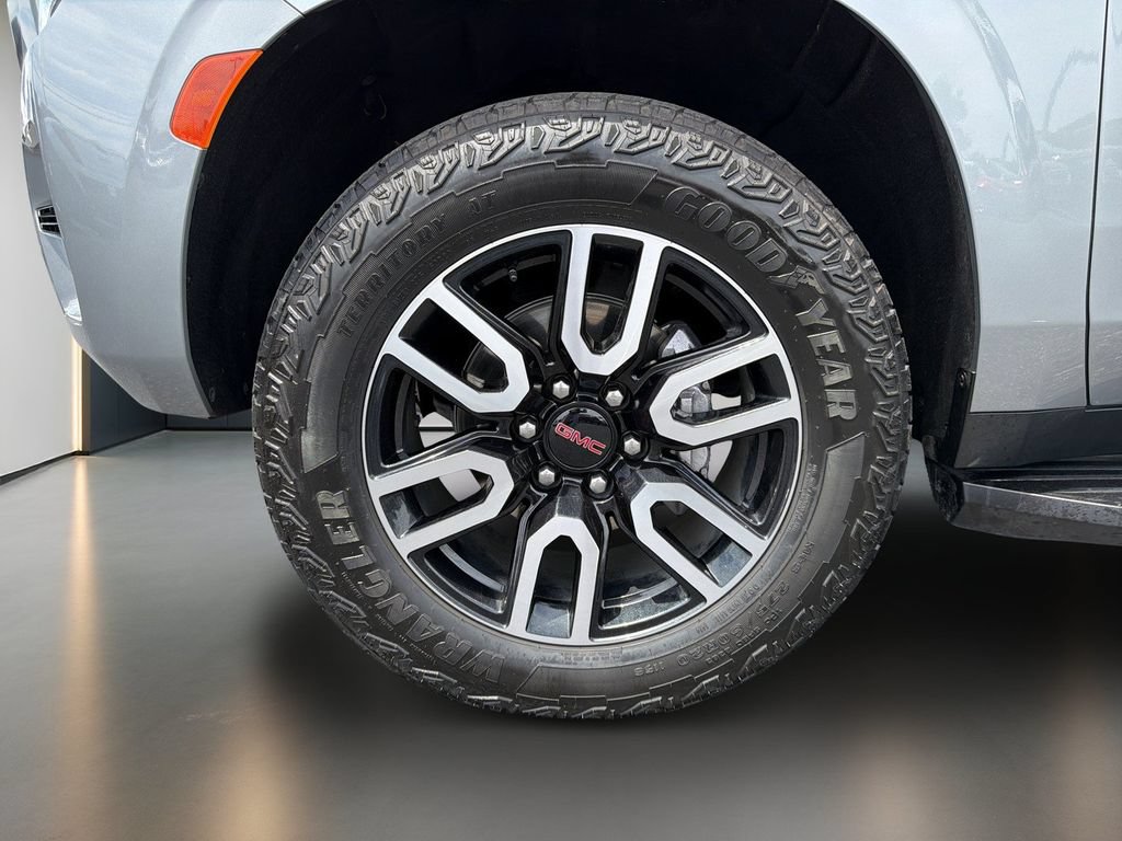 Used 2024 GMC Yukon AT4 w/ Technology Package AWD/4WD image 10