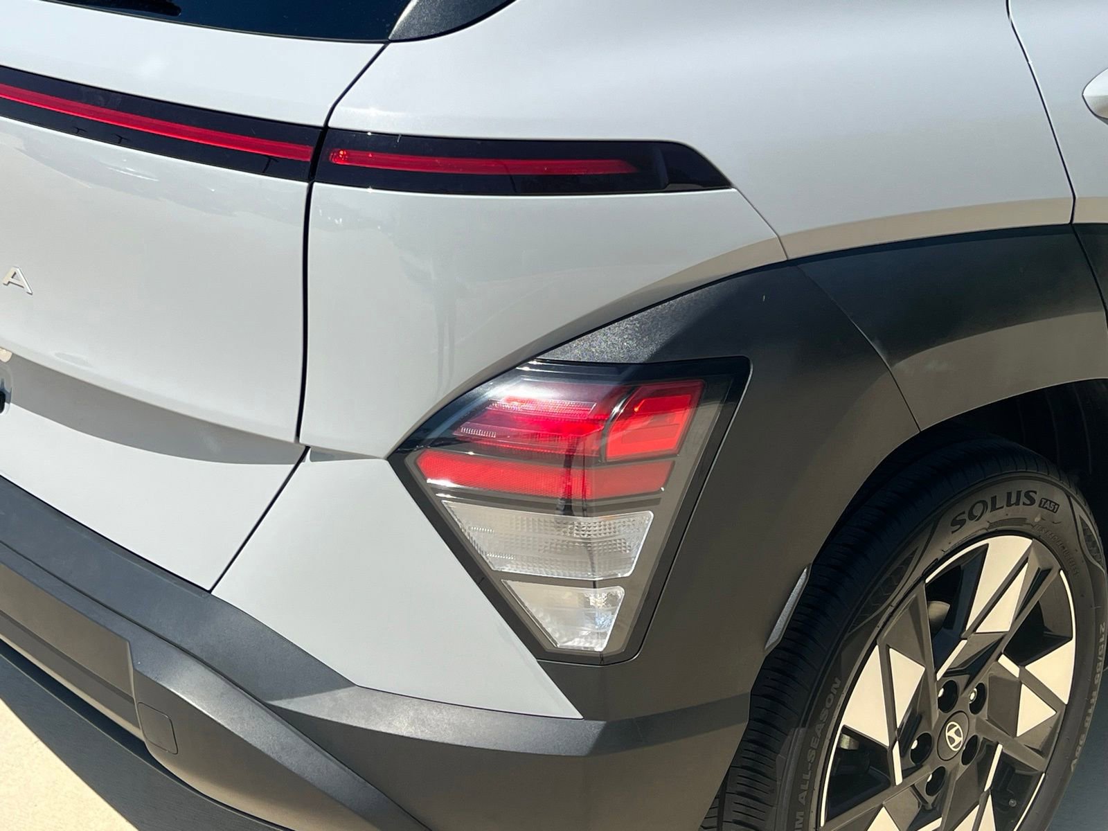 Used 2024 Hyundai Kona SEL w/ Convenience Package FWD image 13