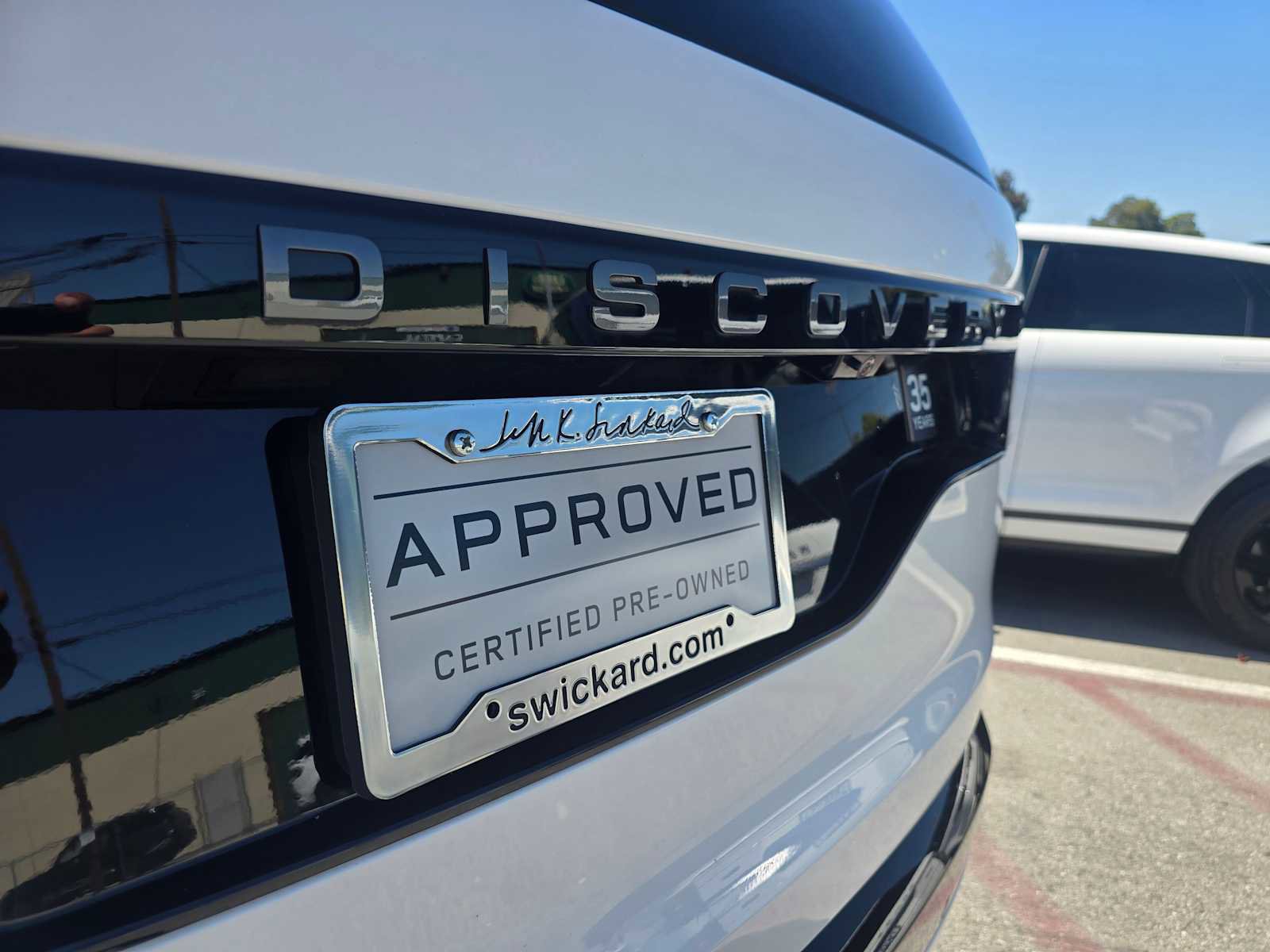 Used 2025 Land Rover Discovery Dynamic SE AWD/4WD image 13