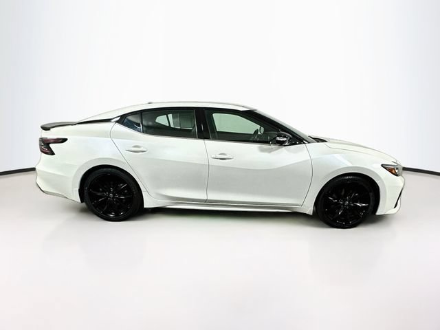 Used 2023 Nissan Maxima SR w/ Sport Mat Group FWD image 11
