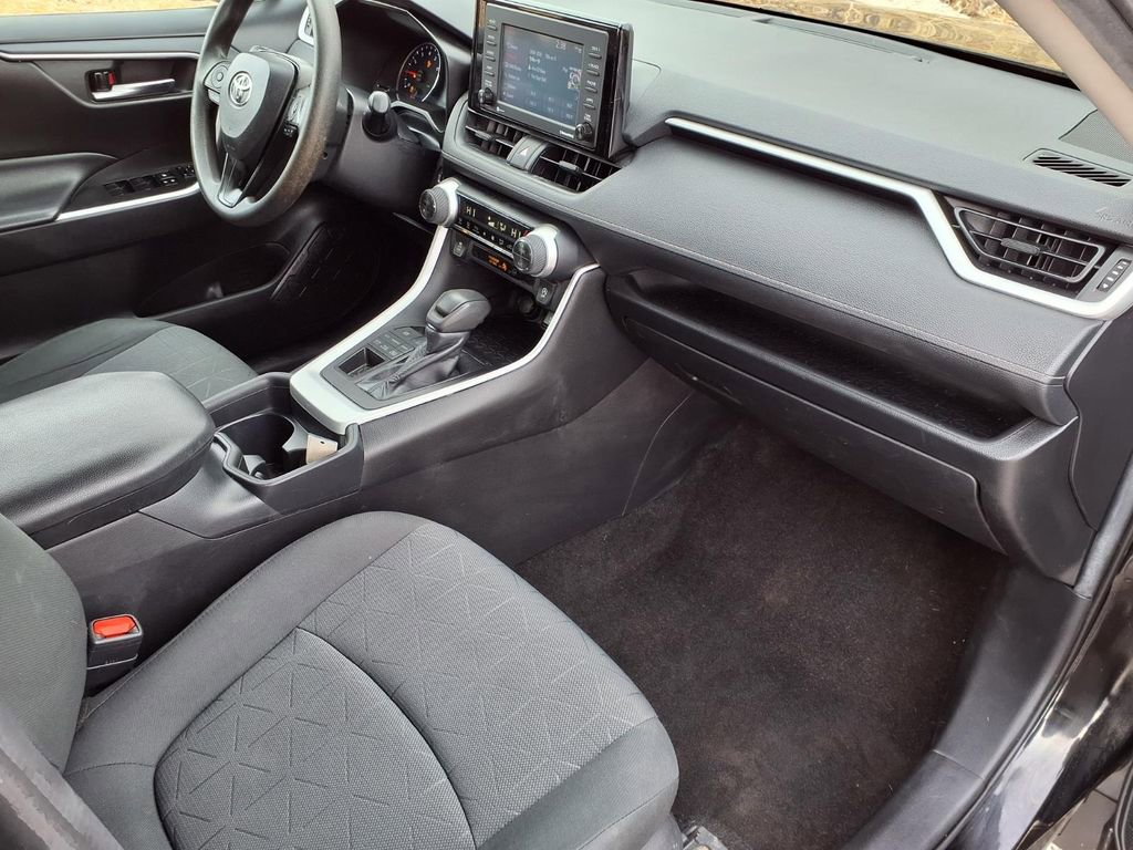 Used 2020 Toyota RAV4 XLE AWD/4WD image 8