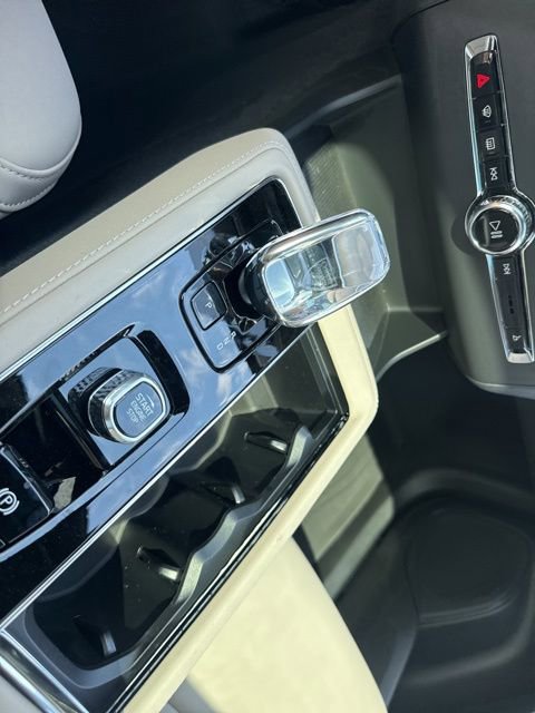 New 2026 Volvo XC90 B6 Plus w/ Protection Package Premier image 24