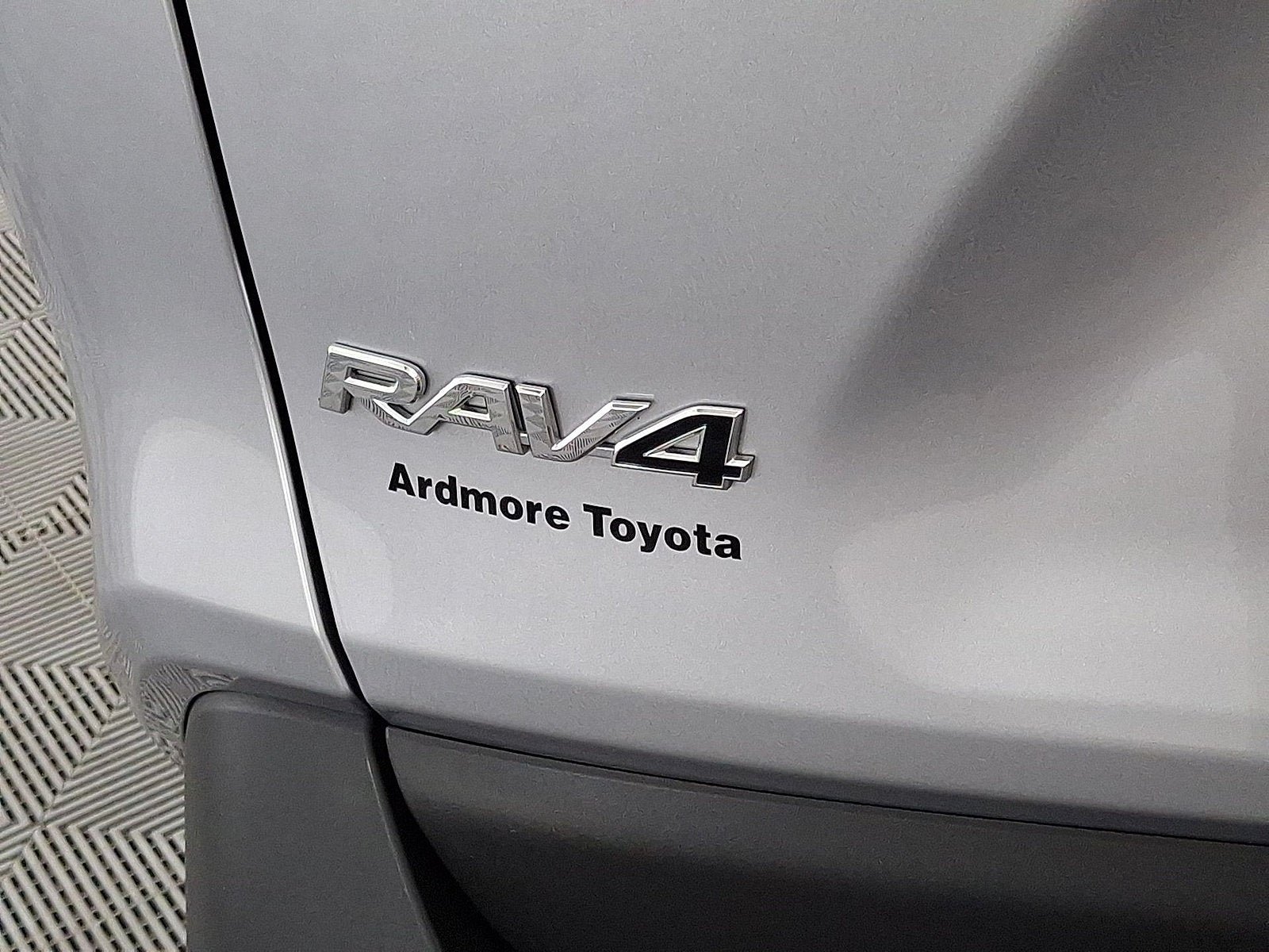 Used 2025 Toyota RAV4 LE AWD/4WD image 15