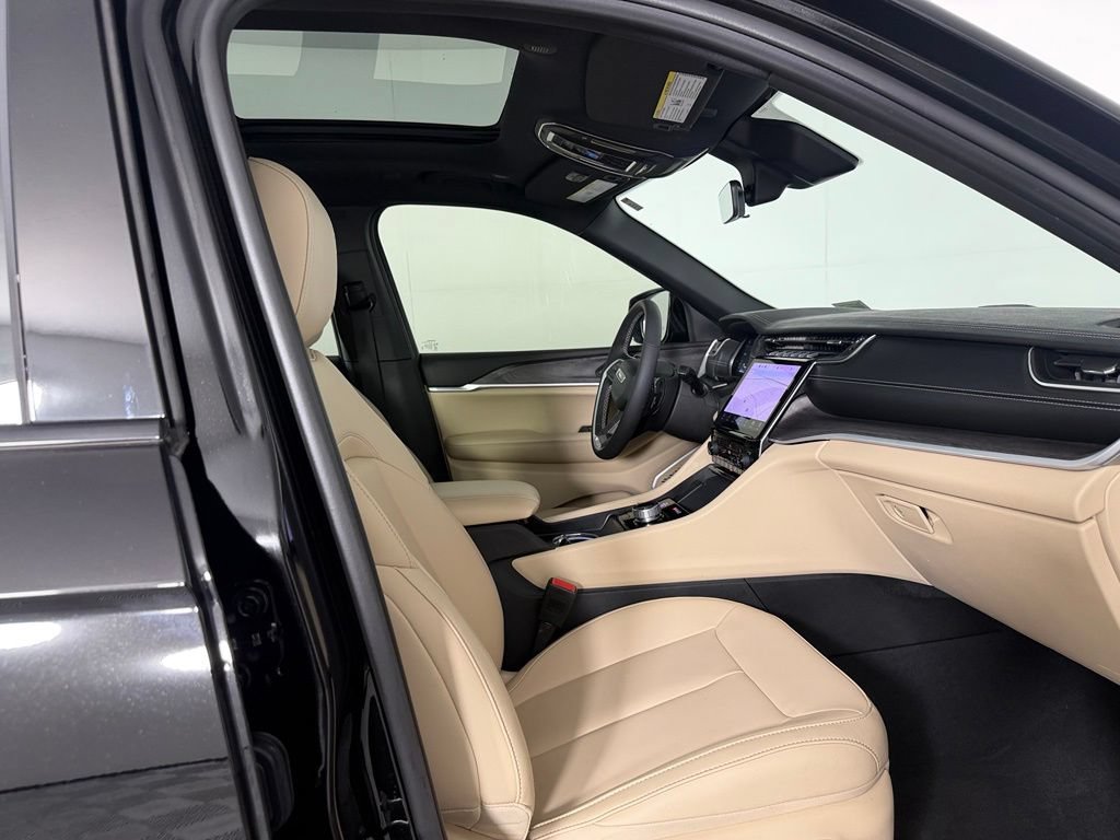 Used 2025 Jeep Grand Cherokee Limited 4xe AWD/4WD image 30