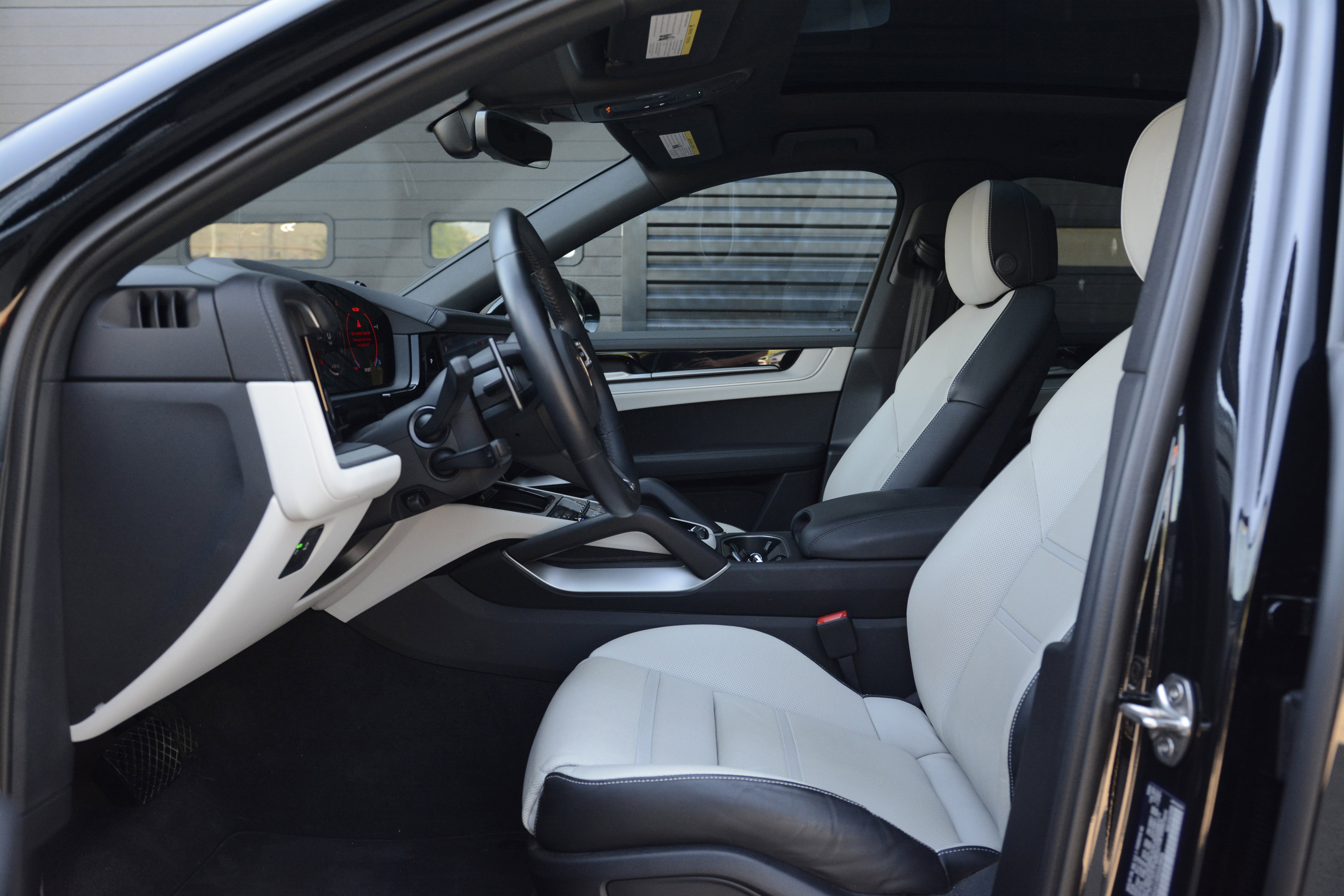 Certified 2024 Porsche Cayenne Coupe AWD/4WD image 15