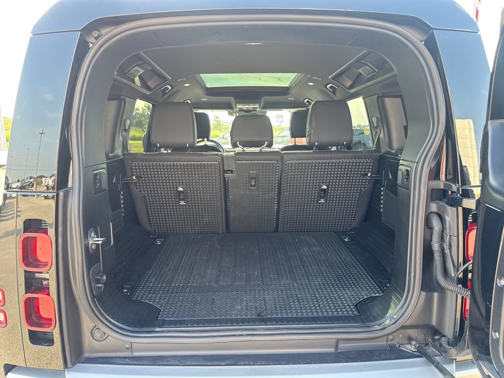 Used 2025 Land Rover Defender 110 S AWD/4WD image 6
