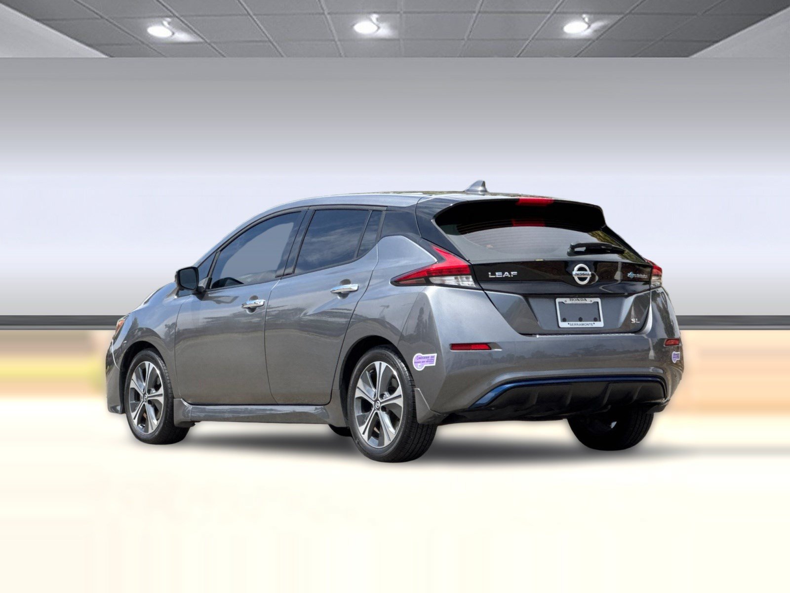 Used 2018 Nissan Leaf SL w/ SL Technology Package FWD image 3
