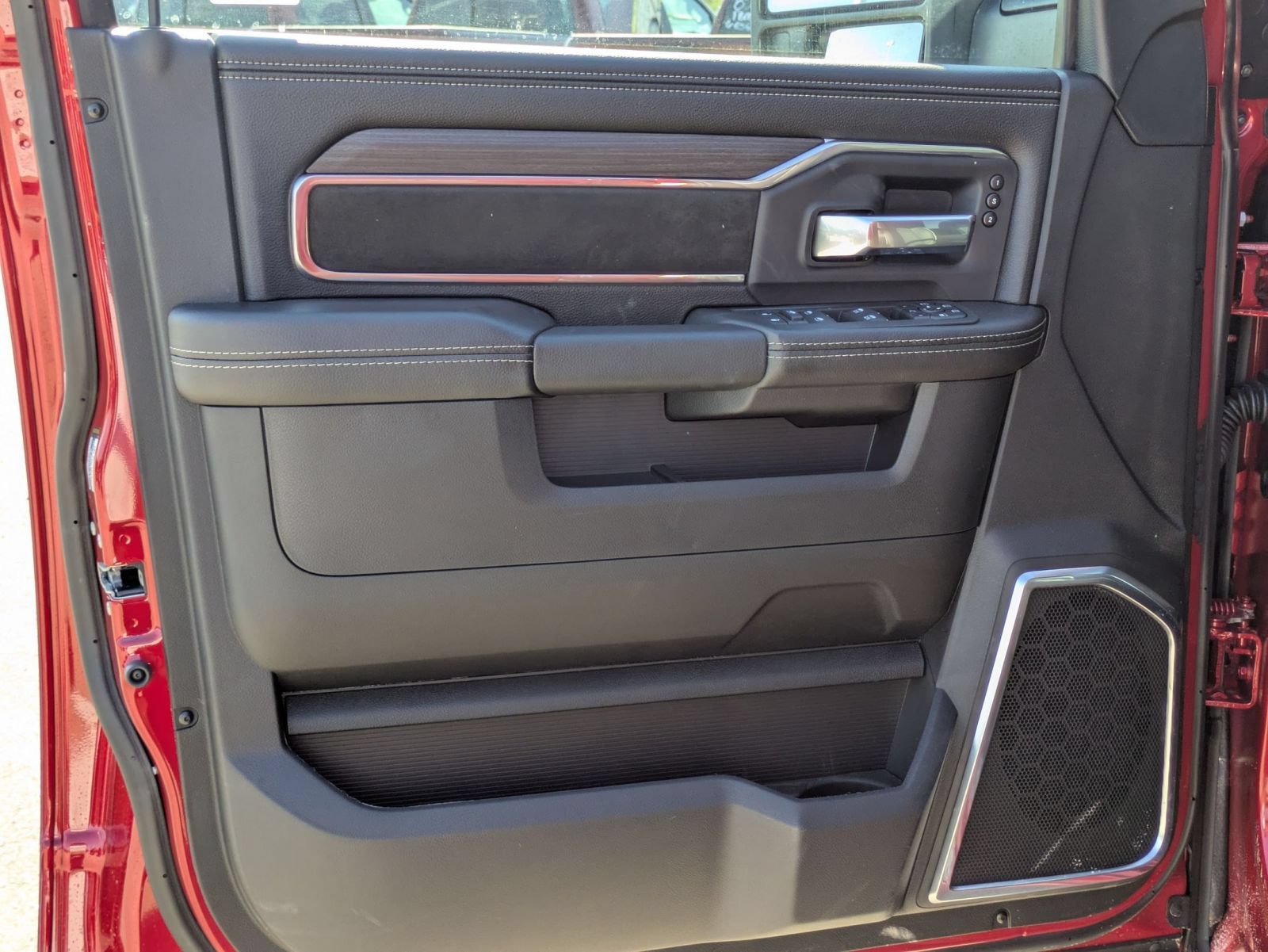 New 2026 RAM 2500 Laramie AWD/4WD image 10