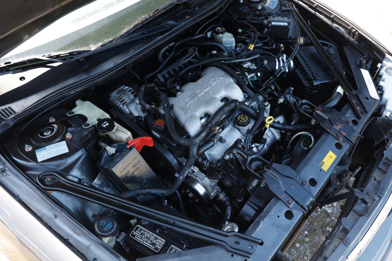 Used 2001 Buick Century Custom w/ Premium Pkg FWD image 32