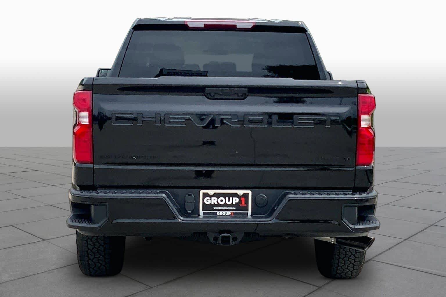 Used 2026 Chevrolet Silverado 1500 Custom w/ Turbomax Blackout Package RWD image 5