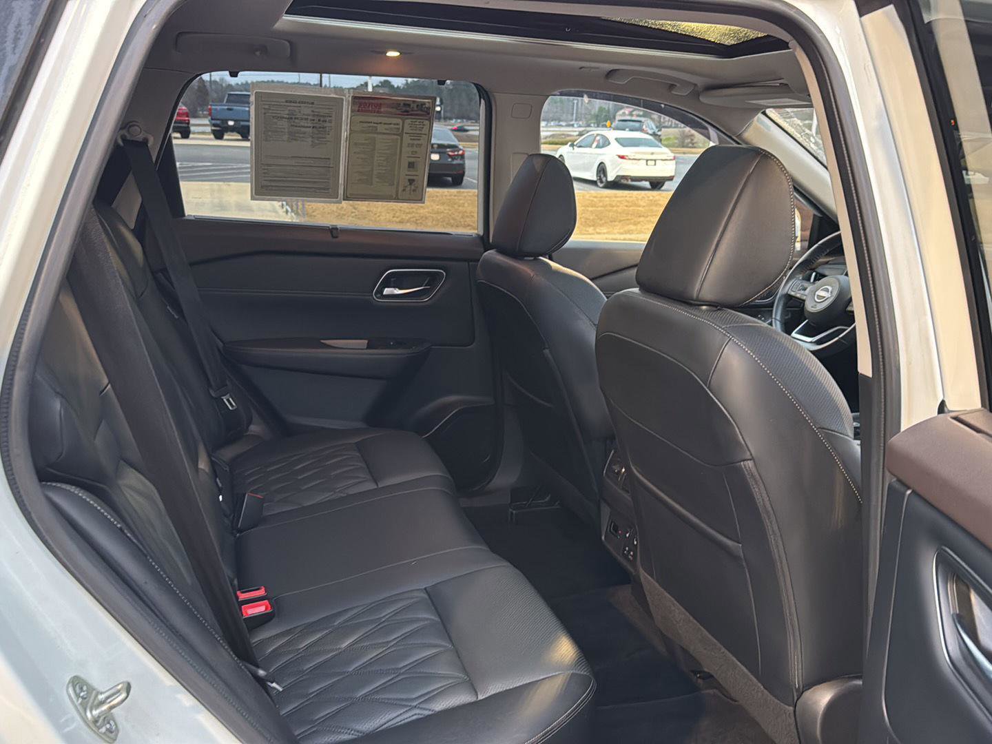 Used 2023 Nissan Rogue Platinum w/ Platinum Premium Package FWD image 11