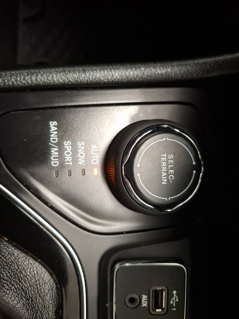 Used 2023 Jeep Cherokee Altitude Lux AWD/4WD image 27