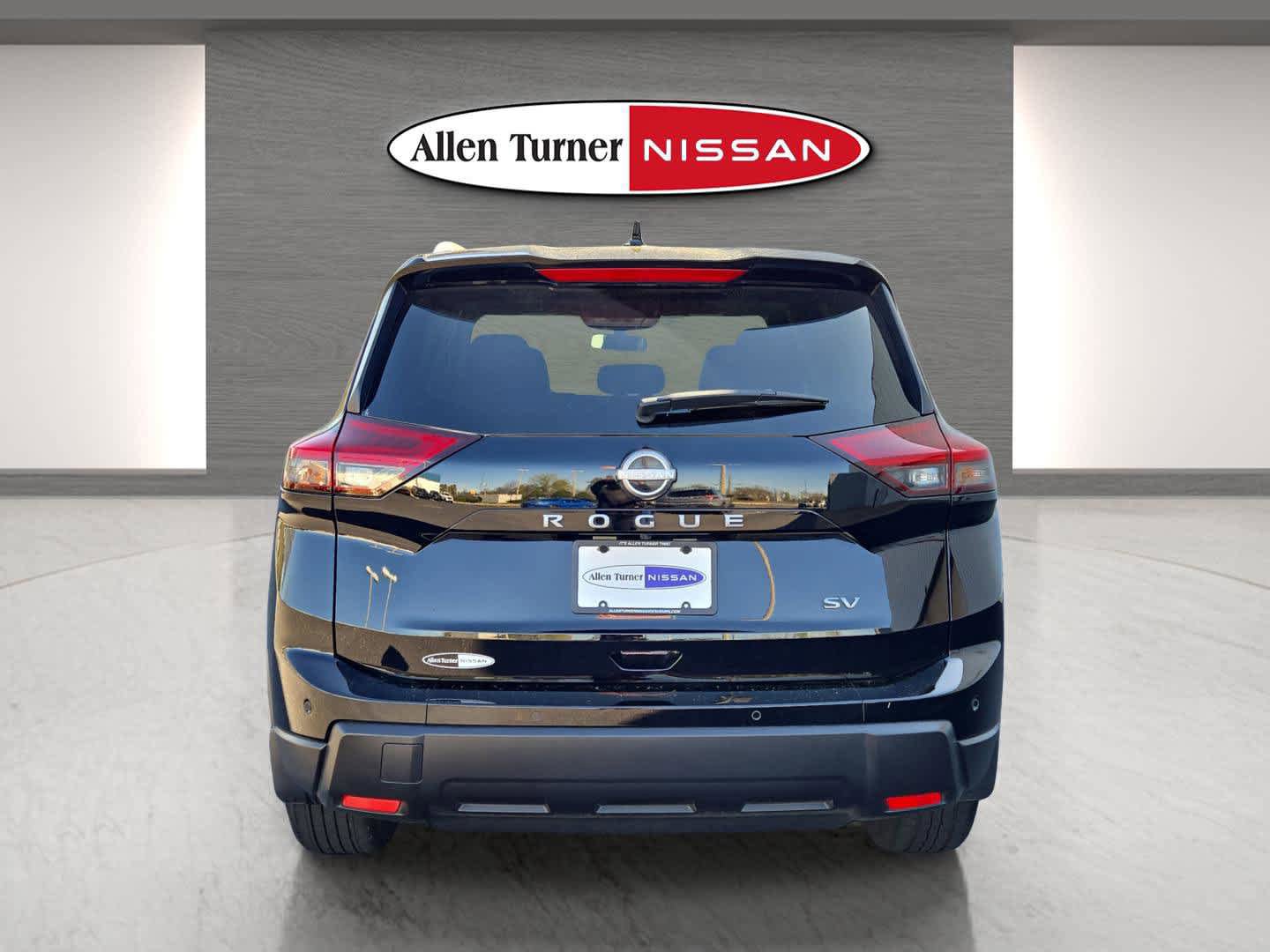 Used 2024 Nissan Rogue SV w/ SV Premium Package image 7
