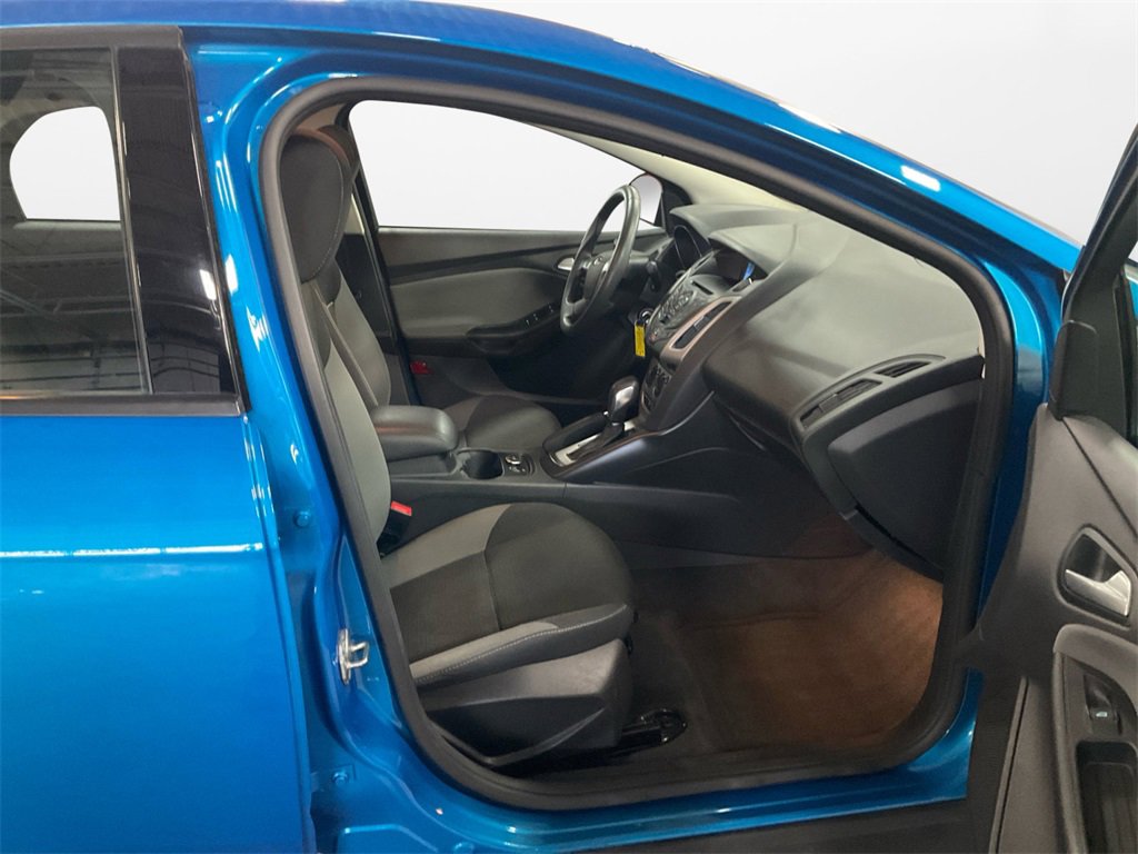 Used 2014 Ford Focus SE w/ SE Winter Package image 9