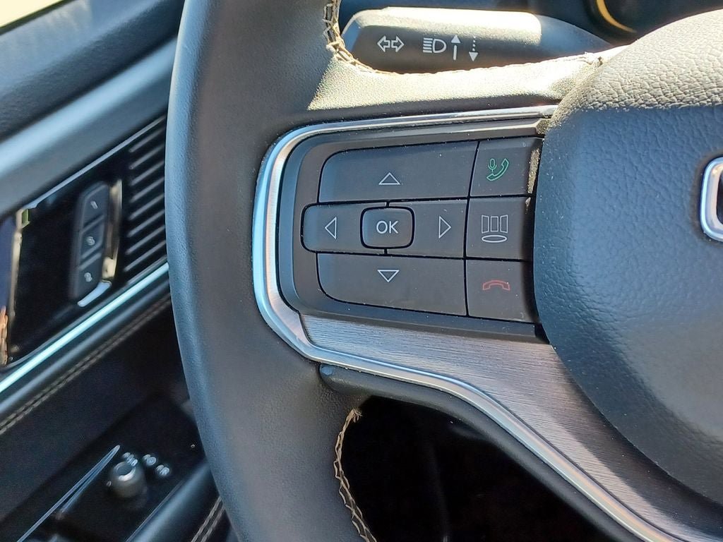 Used 2024 Jeep Wagoneer Series II AWD/4WD image 17