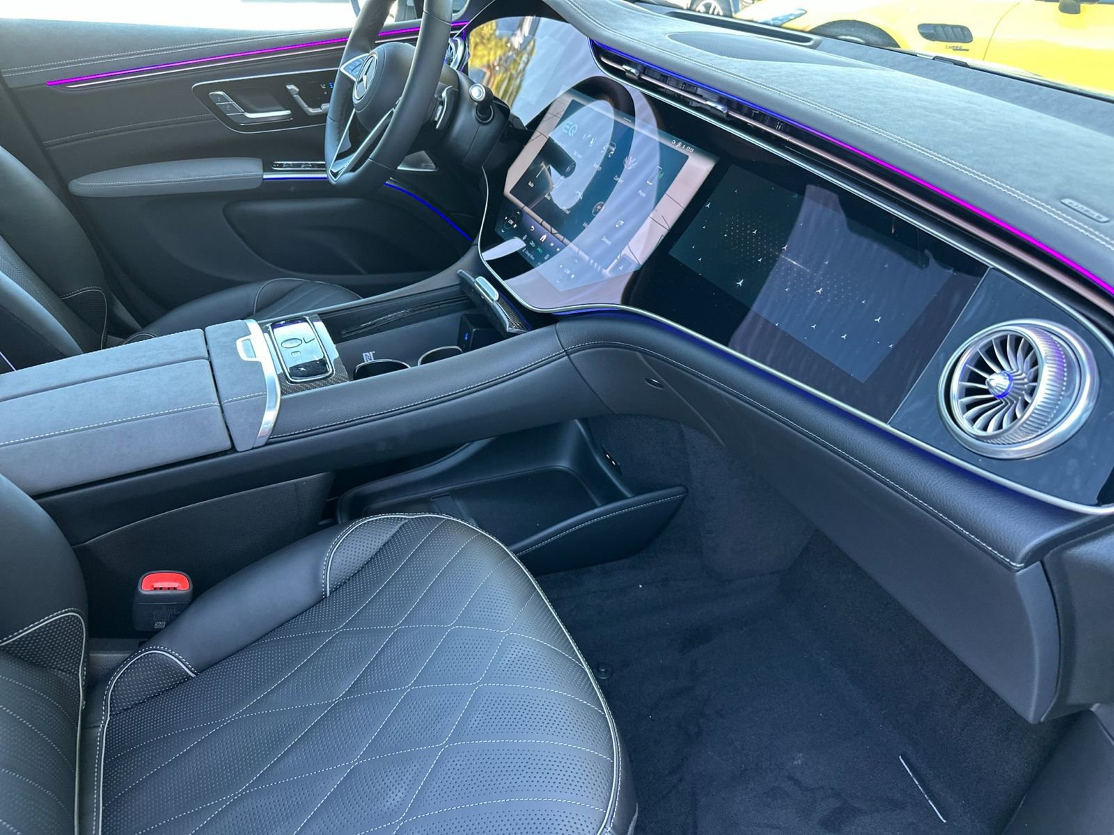 New 2026 Mercedes-Benz EQS 550 4MATIC SUV image 16