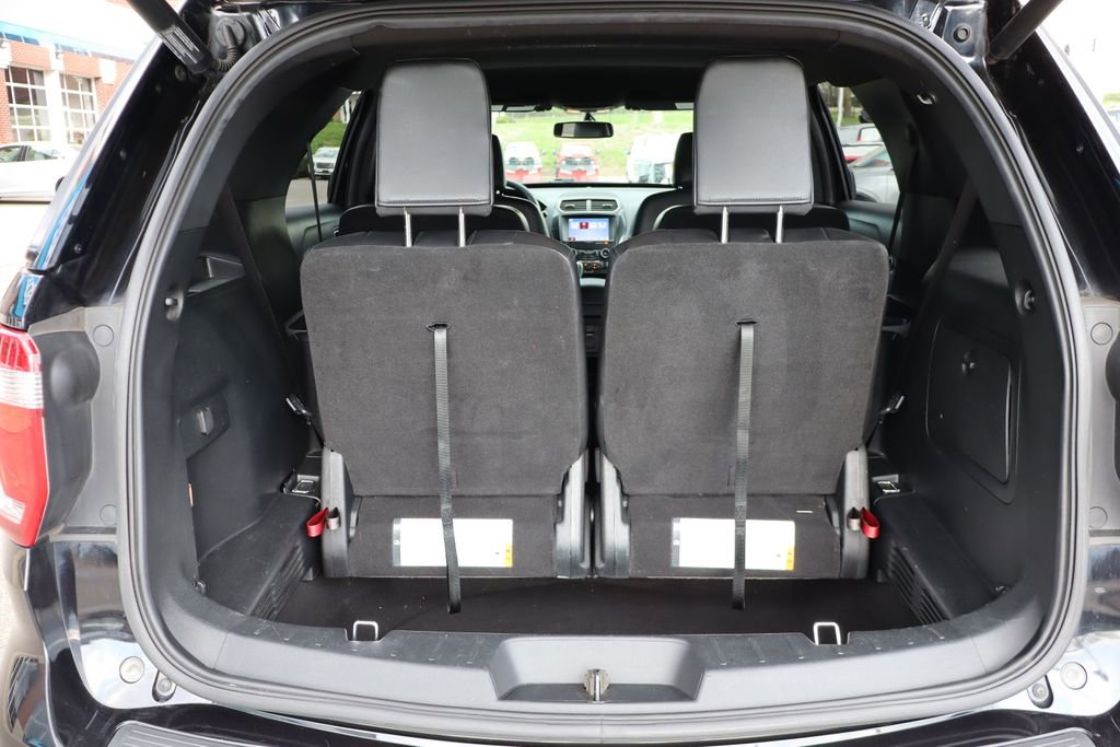 Used 2019 Ford Explorer XLT w/ Equipment Group 202A AWD/4WD image 33