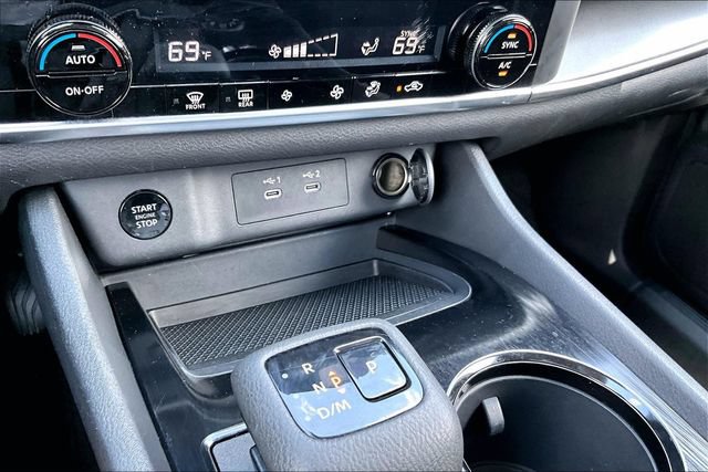 Used 2025 Nissan Rogue SV AWD/4WD image 15