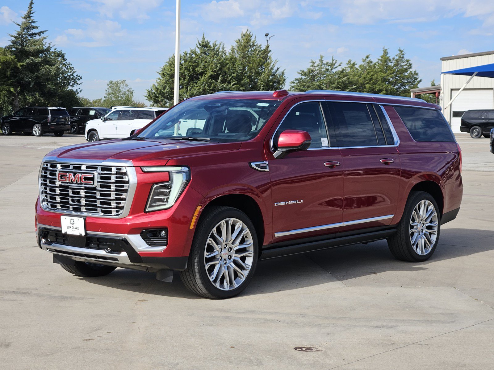 New 2027 GMC Yukon XL Denali w/ Sun & Power Step Package AWD/4WD image 2