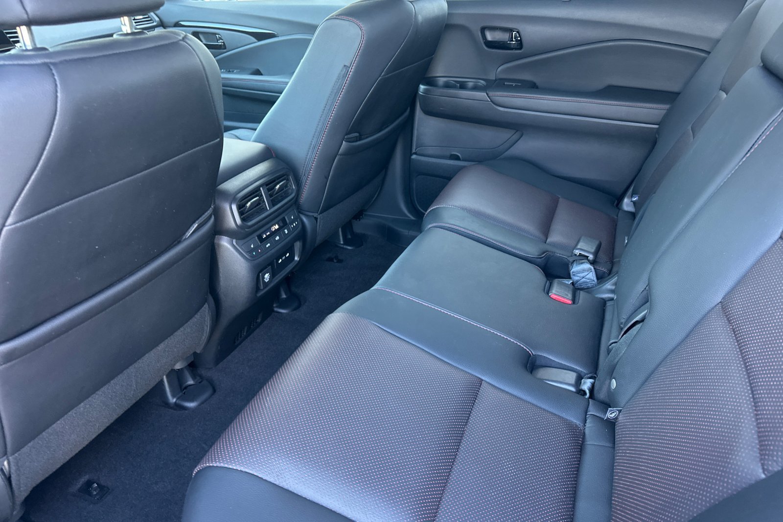 Certified 2025 Honda Passport Black Edition image 12