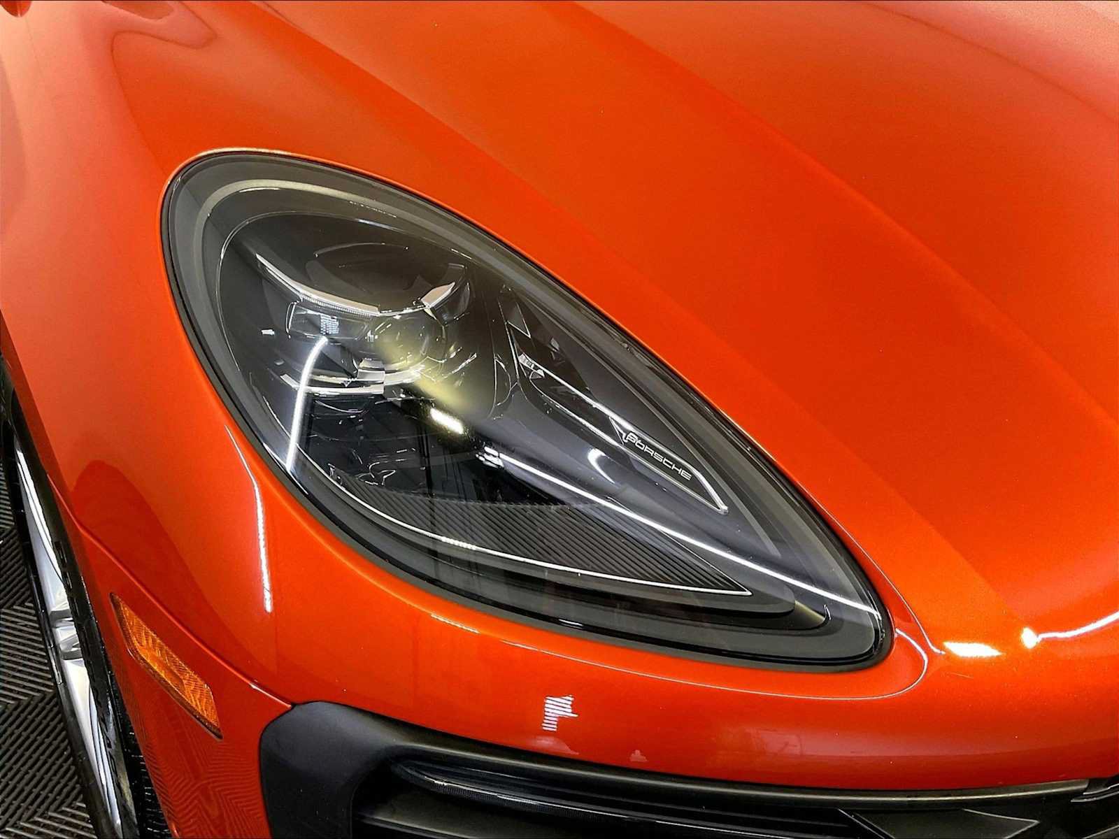 Certified 2023 Porsche Macan AWD/4WD image 12