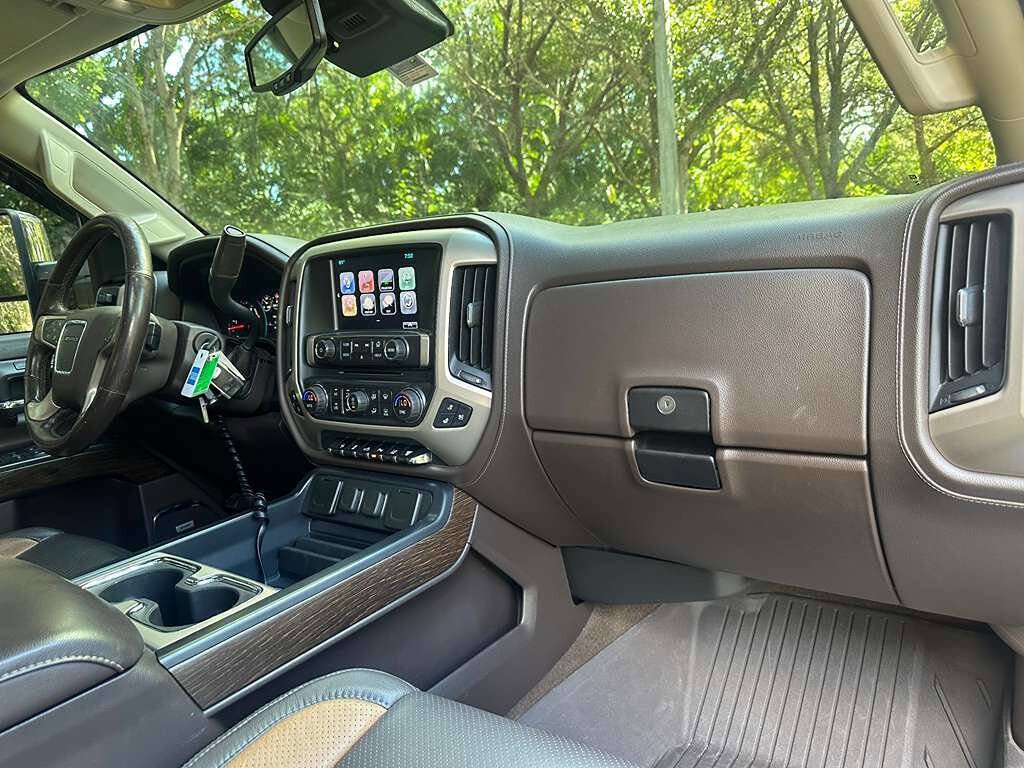 Used 2017 GMC Sierra 2500 Denali w/ Duramax Plus Package AWD/4WD image 27