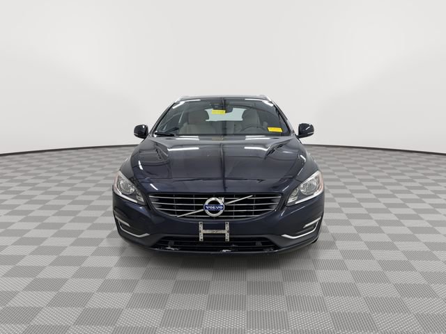 Used 2017 Volvo V60 T5 Premier w/ Convenience Package image 4
