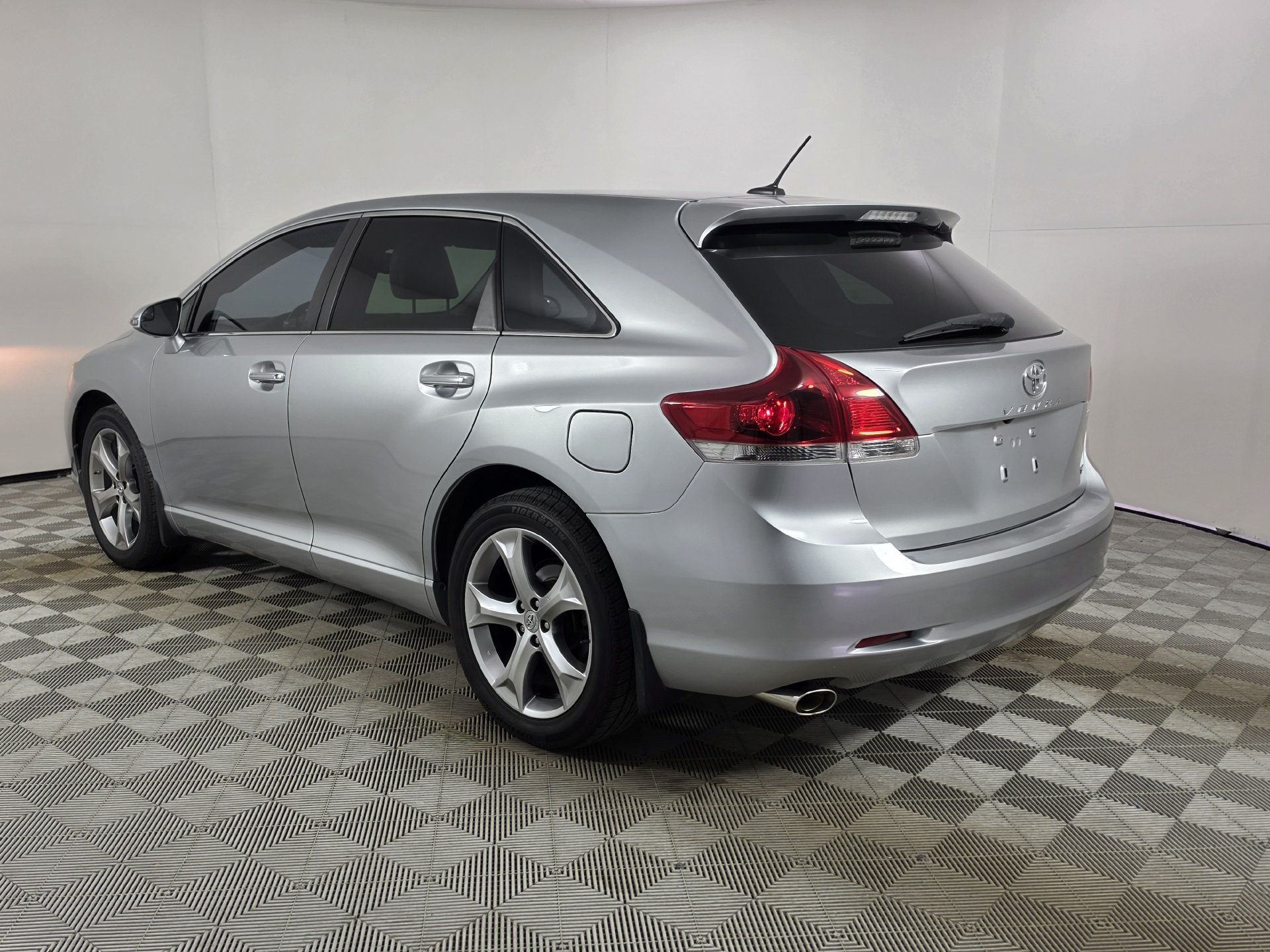 Used 2015 Toyota Venza XLE w/ XLE Premium Package FWD image 39