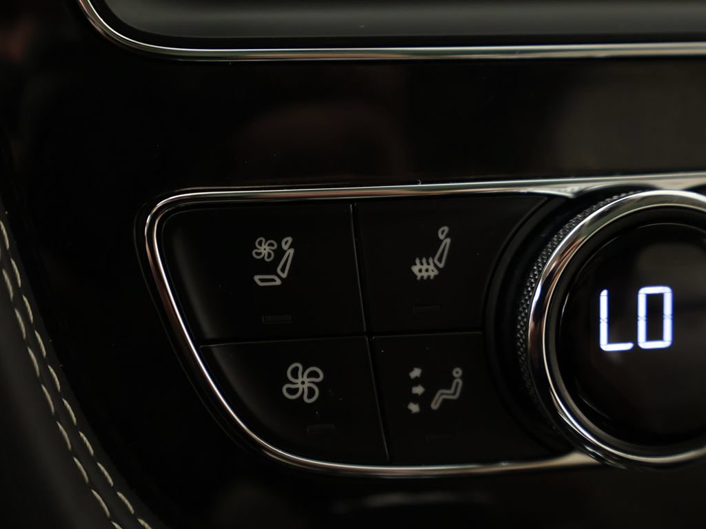 Used 2020 Bentley Bentayga Plug-In Hybrid AWD/4WD image 63