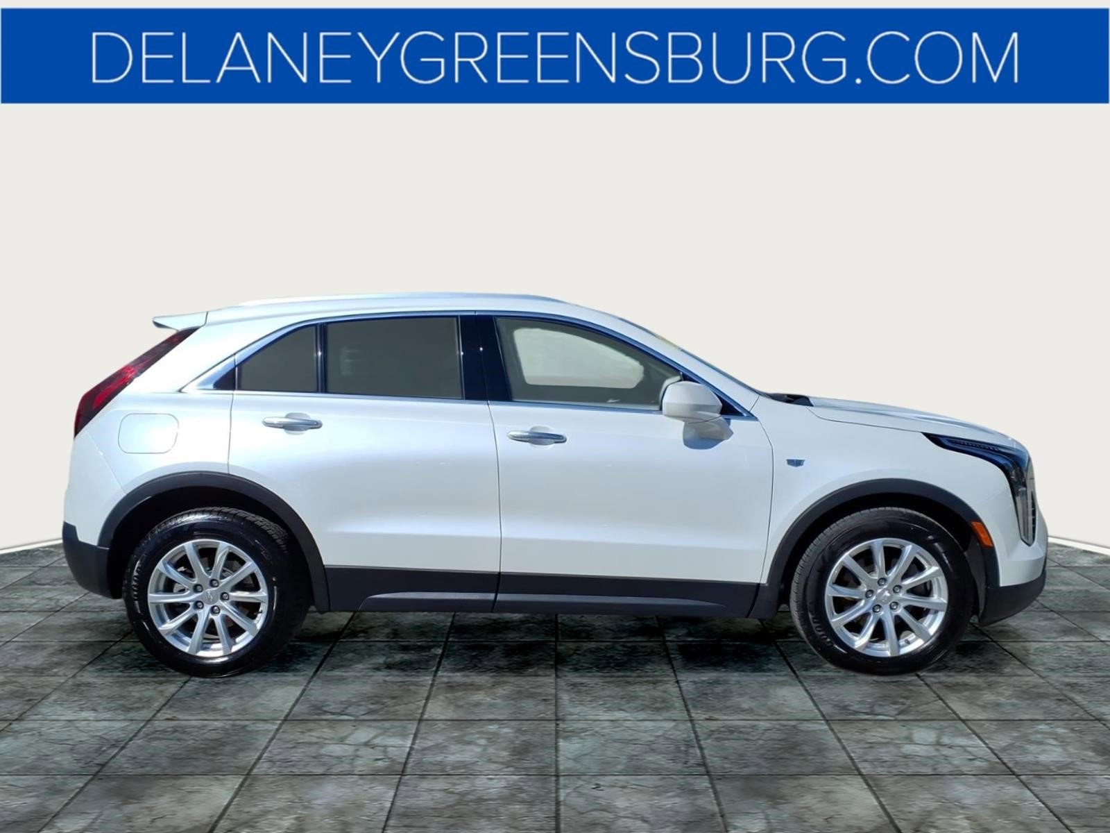 Used 2019 Cadillac XT4 Luxury w/ Cold Weather Package AWD/4WD image 2