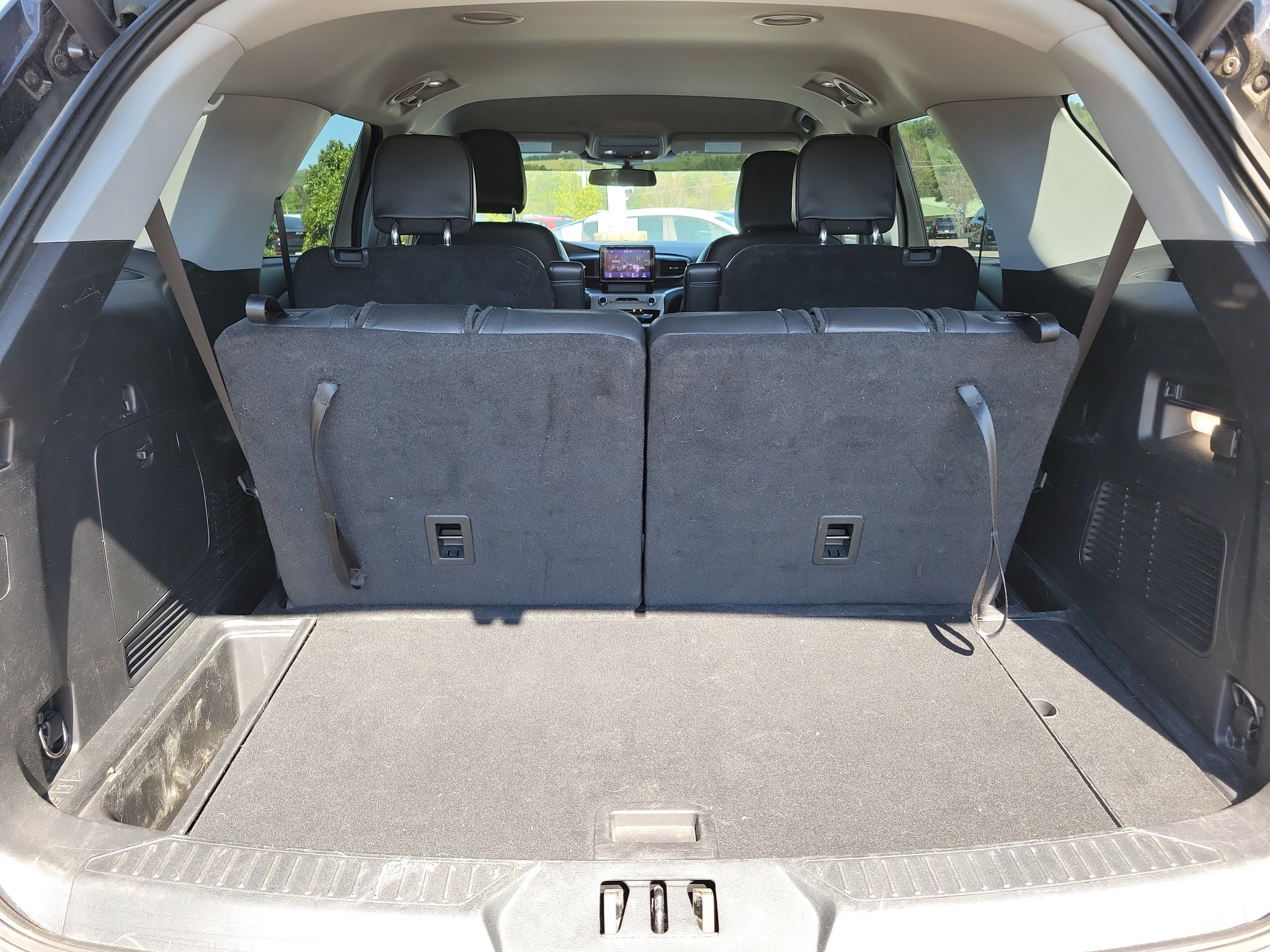 Used 2022 Ford Explorer XLT w/ Equipment Group 202A image 28
