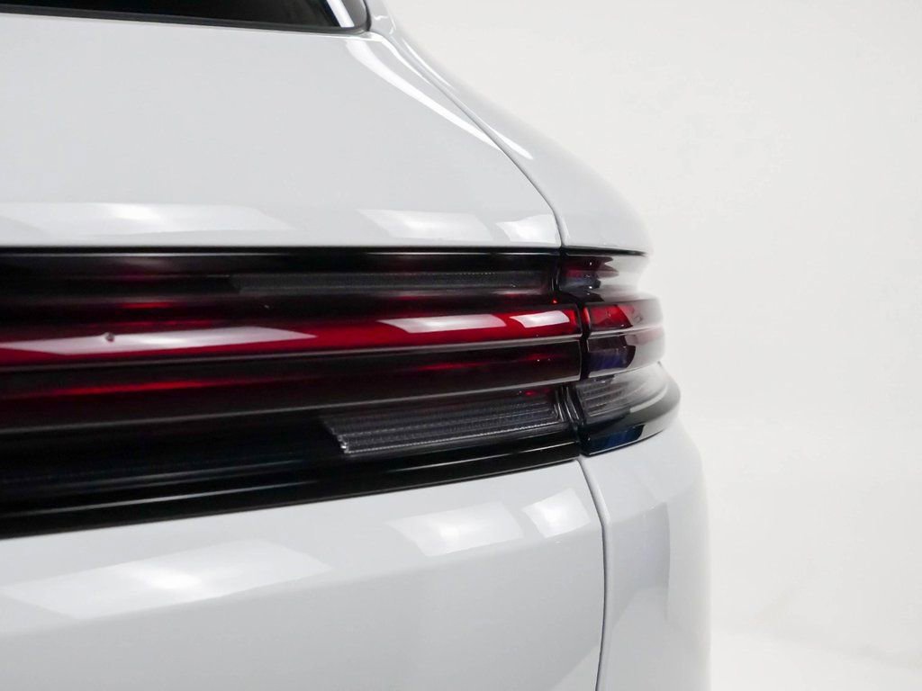 Used 2025 Porsche Cayenne image 12