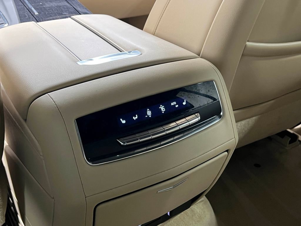 Used 2021 Cadillac Escalade Premium Luxury AWD/4WD image 28