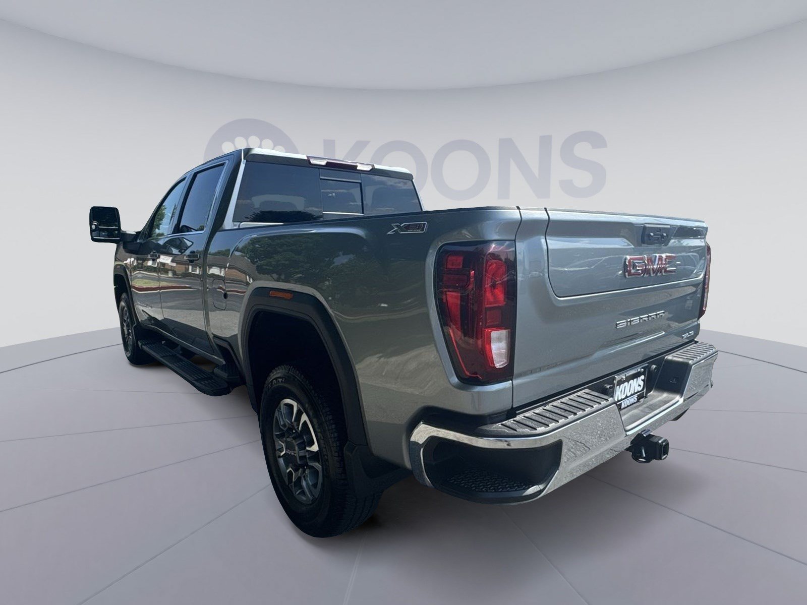 Used 2025 GMC Sierra 3500 SLE w/ SLE Value Package AWD/4WD image 4