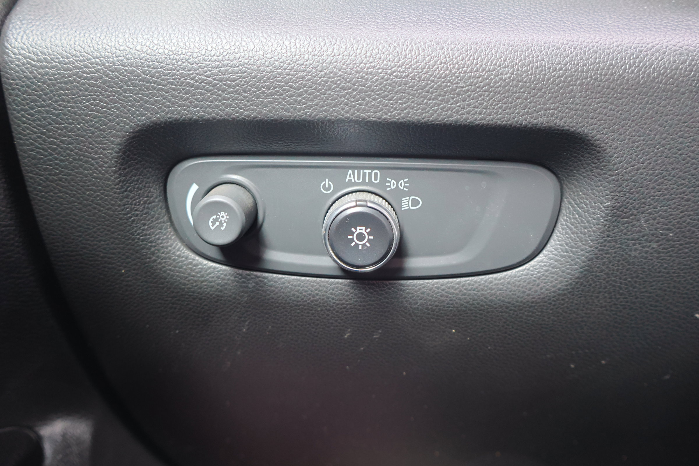 Used 2022 Chevrolet Traverse LT w/ LT Premium Package image 25