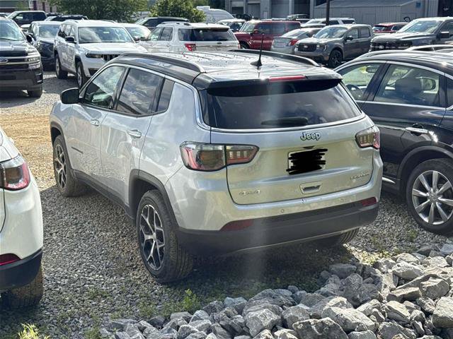 Used 2024 Jeep Compass Limited AWD/4WD image 5