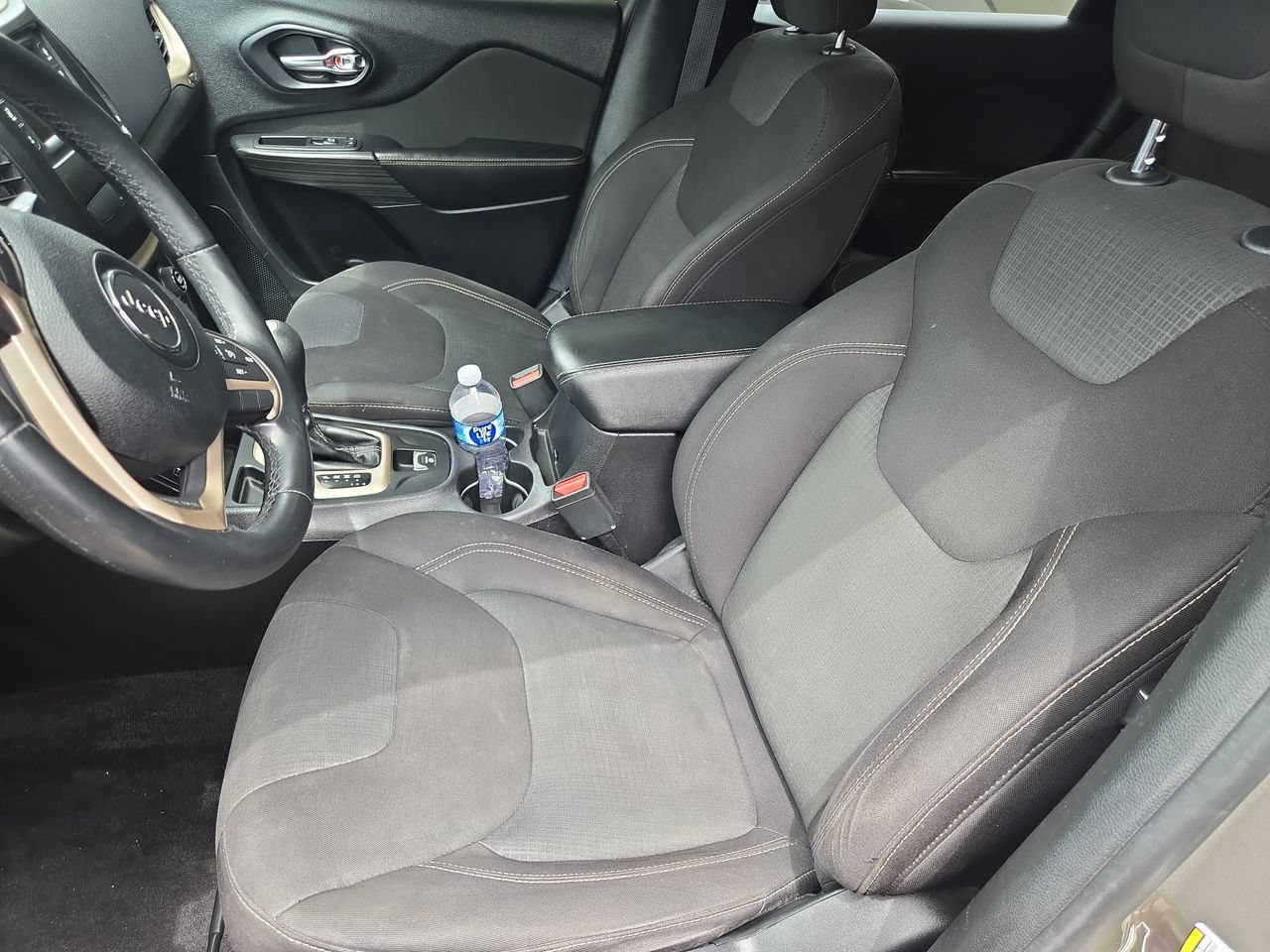 Used 2017 Jeep Cherokee Latitude FWD image 17