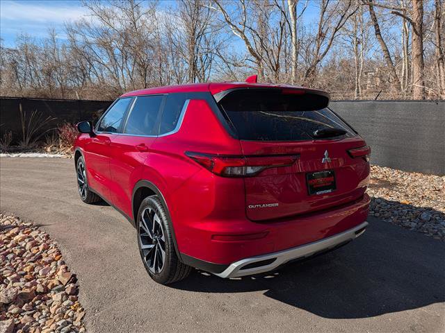 Used 2024 Mitsubishi Outlander SE image 3