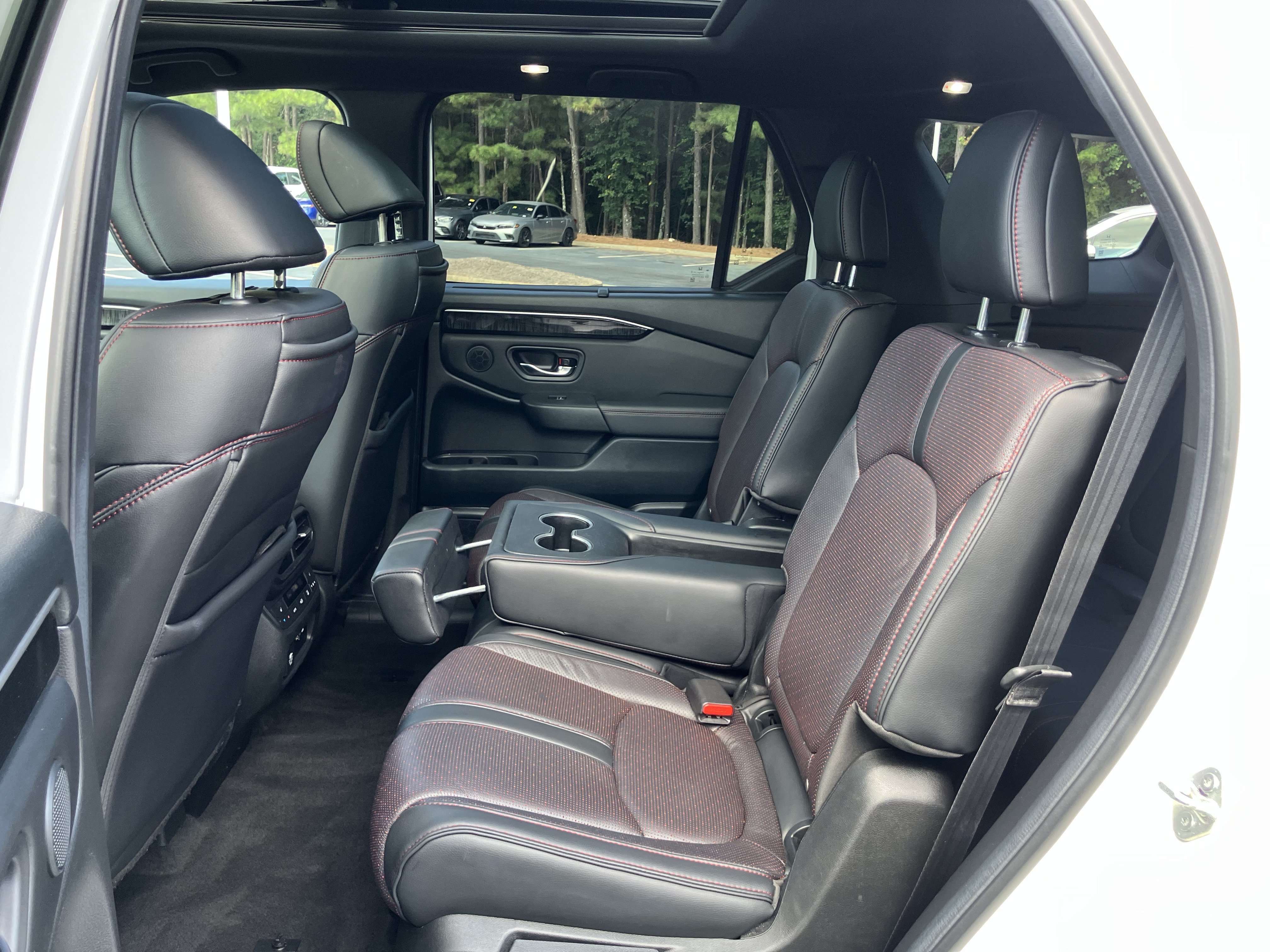 Certified 2025 Honda Pilot Black Edition image 31