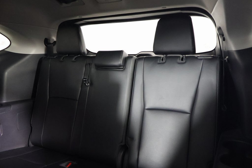 Used 2021 Toyota Highlander Platinum AWD/4WD image 12
