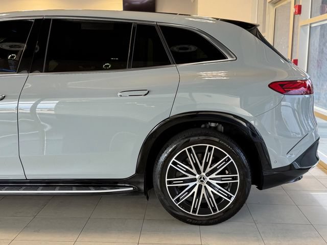Used 2023 Mercedes-Benz EQS 580 4MATIC SUV image 9