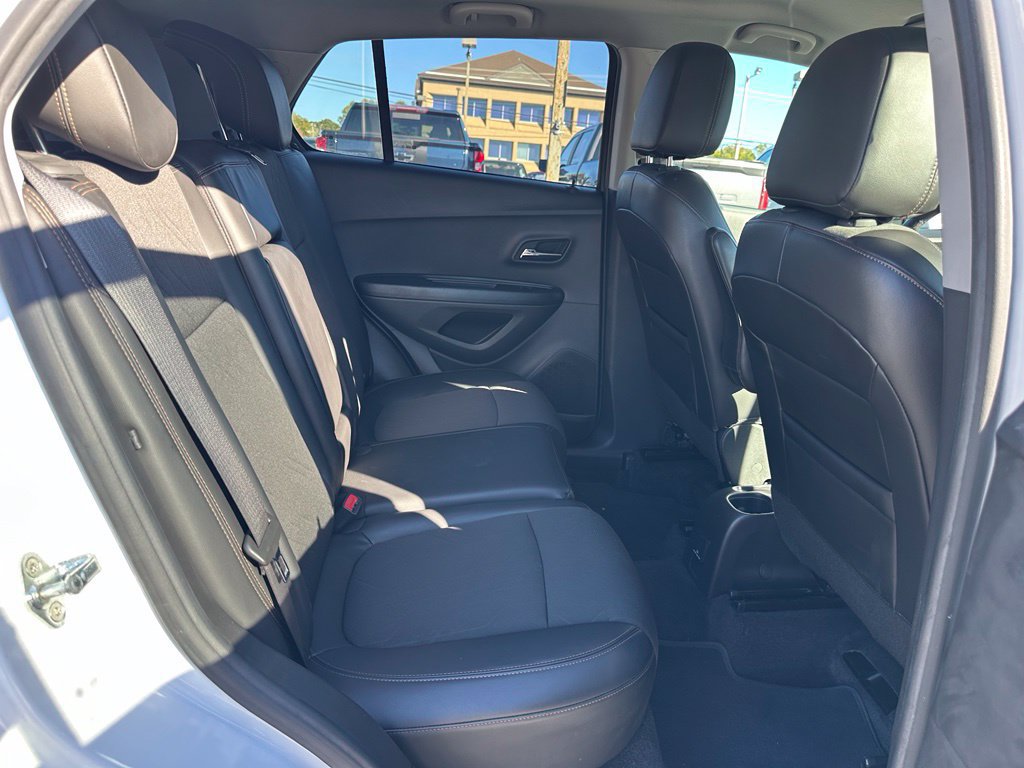 Used 2022 Chevrolet Trax LT w/ LT Convenience Package AWD/4WD image 19