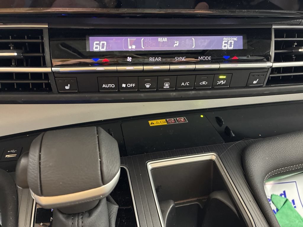 Used 2025 Toyota Sienna XLE AWD/4WD image 22