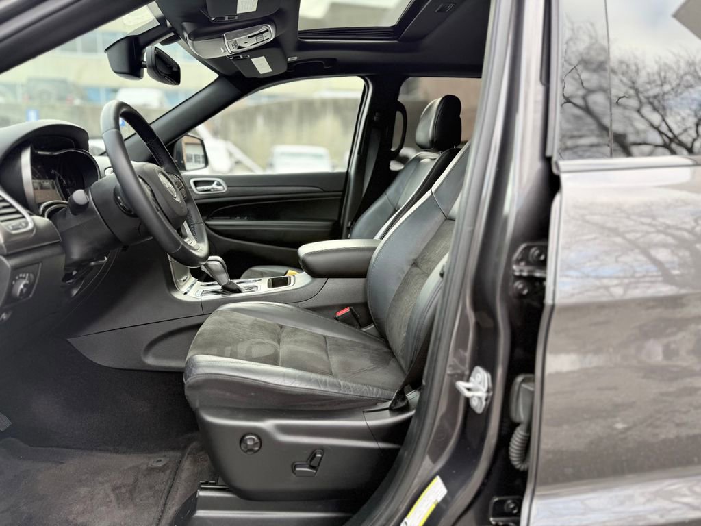 Used 2018 Jeep Grand Cherokee Altitude image 16