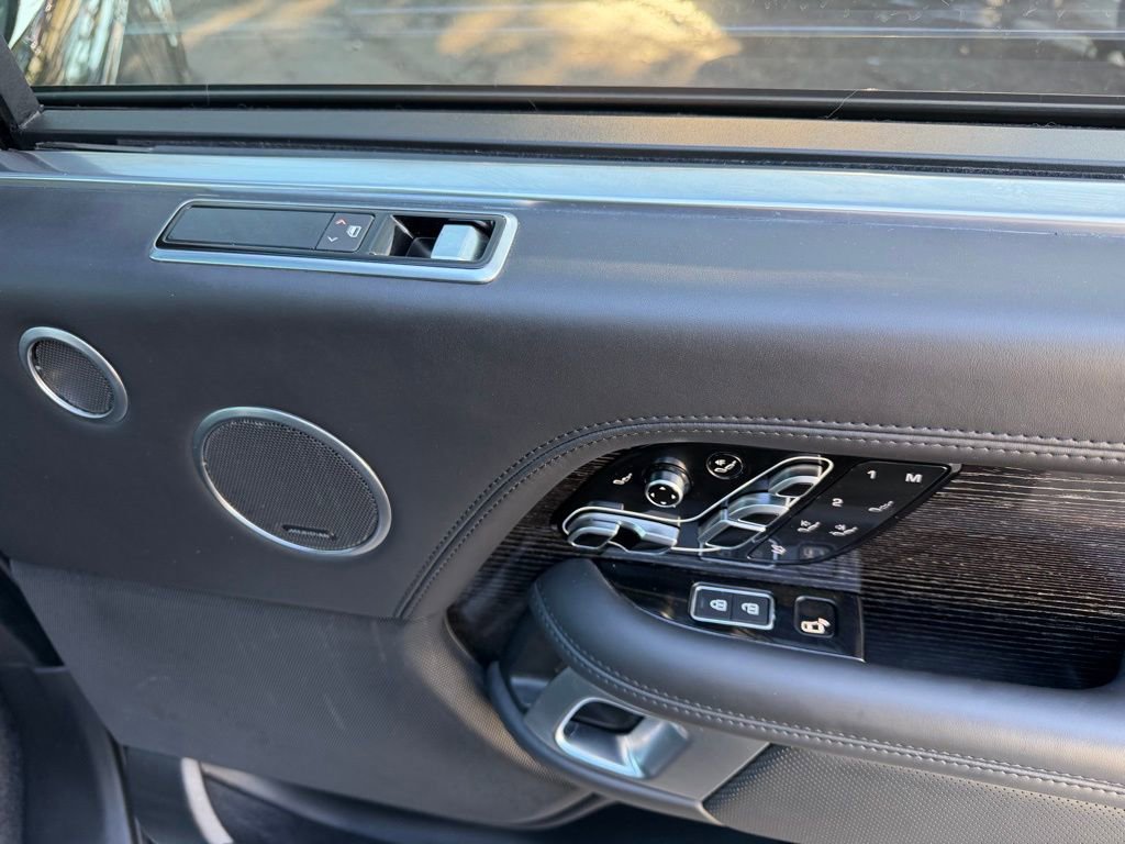 Used 2021 Land Rover Range Rover SV Autobiography Dynamic image 34