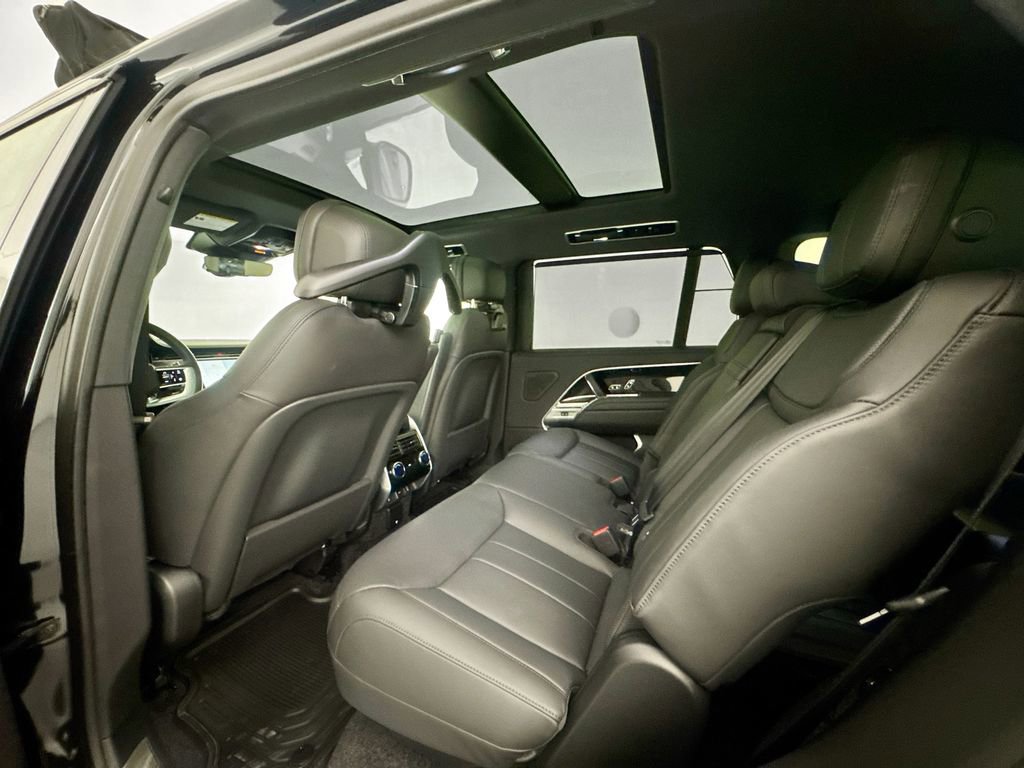 New 2026 Land Rover Range Rover Long Wheelbase SE image 24