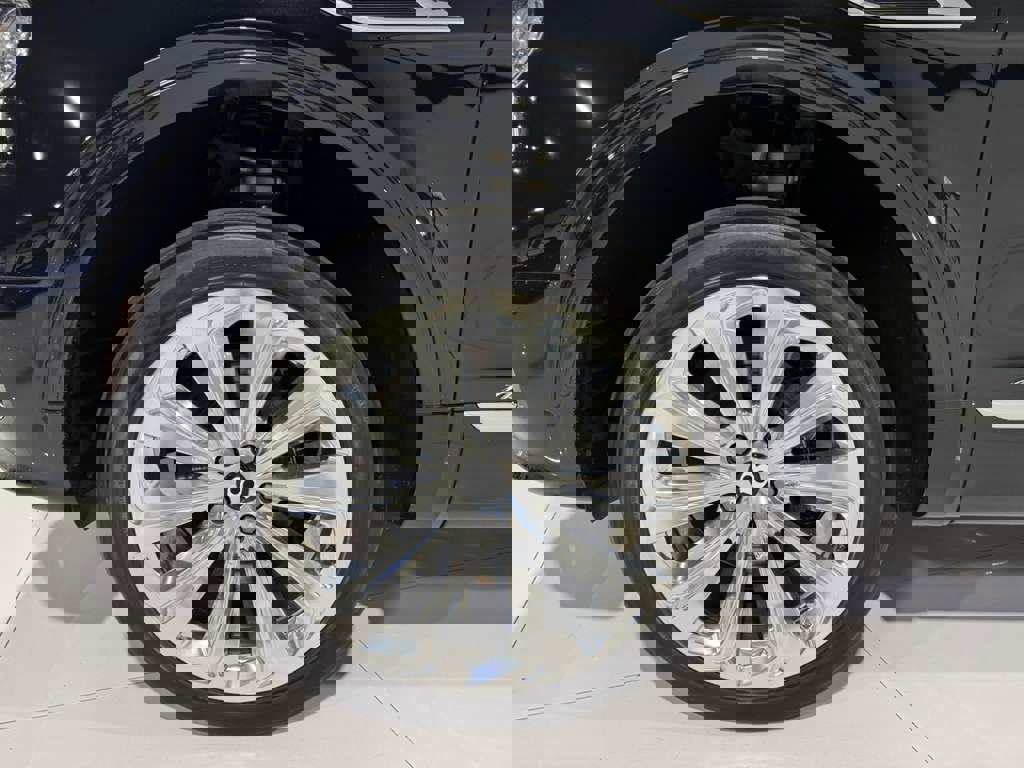 Used 2023 Bentley Bentayga Extended Wheelbase image 53